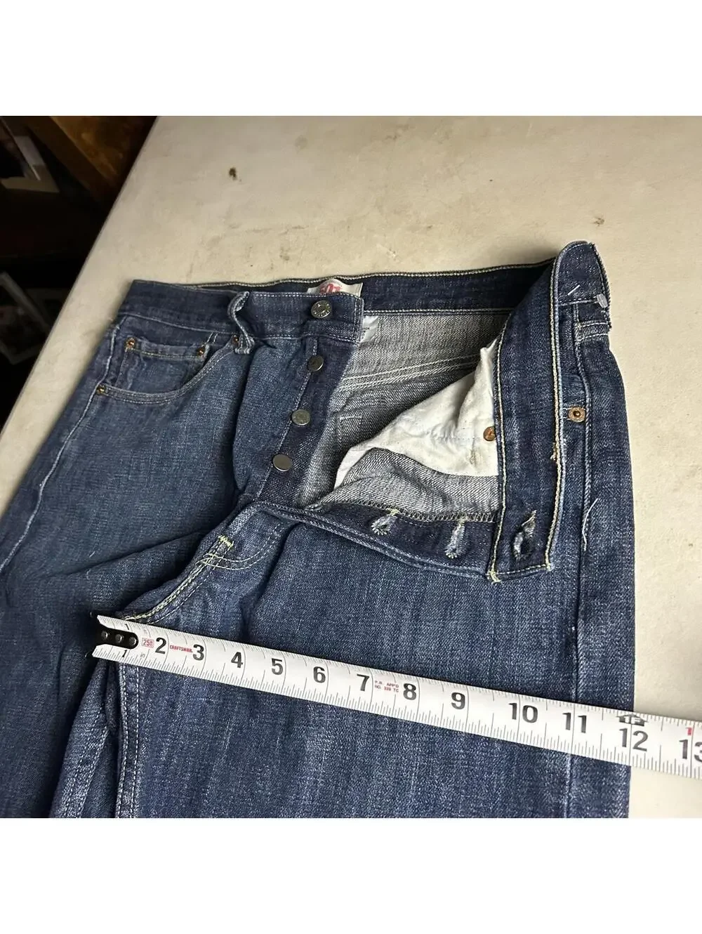 90’s Vintage Looking Grunge Alternative 501 Levi’s Button Fly Loose Jeans